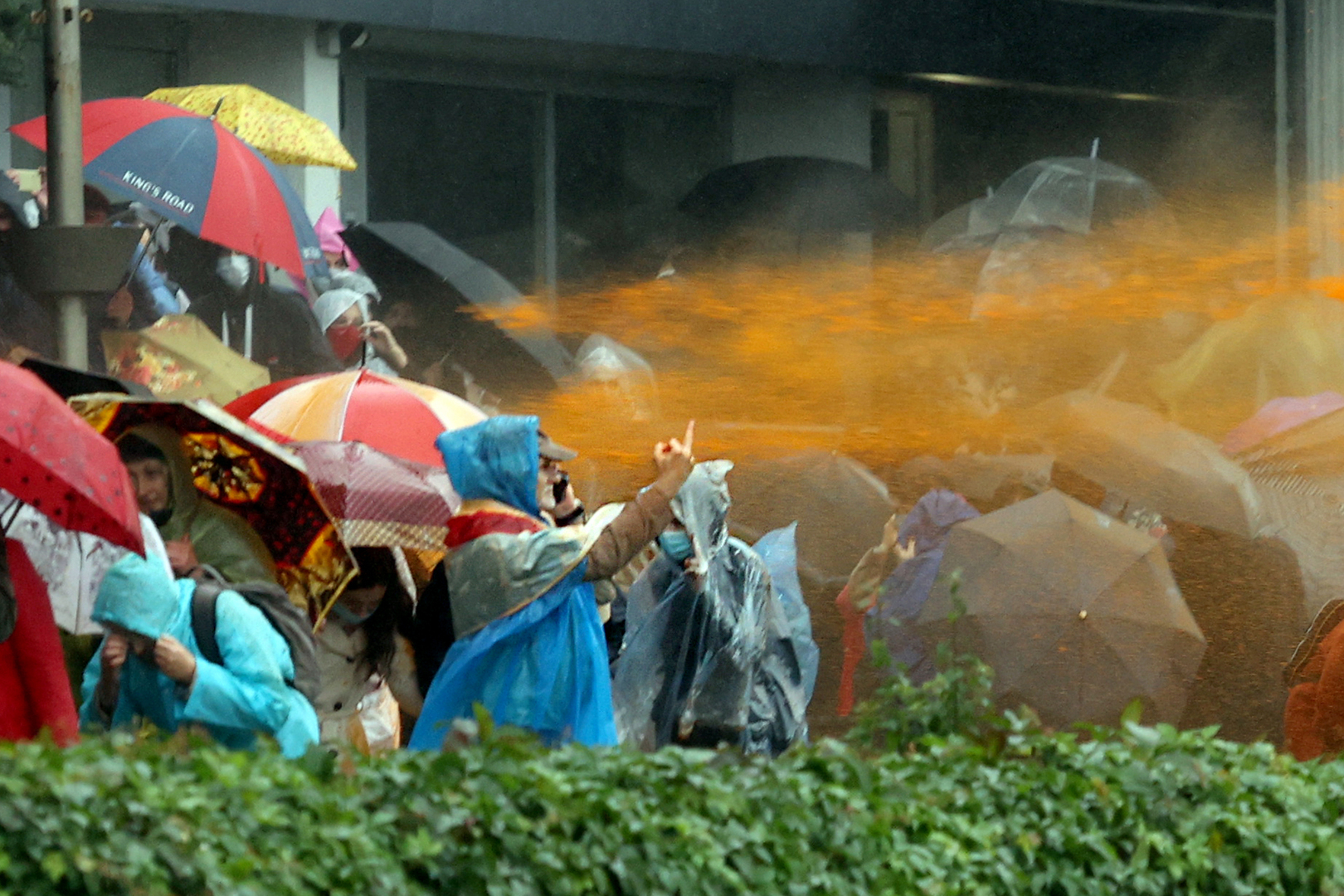 Minsk: Weniger Protestler, Gewalt dauert an