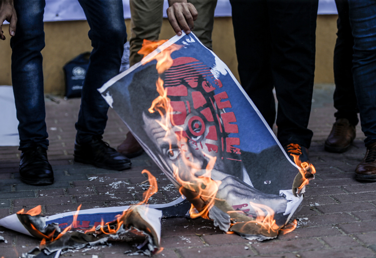 Wütende Proteste in muslimischen Ländern heizen Konflikt mit Frankreich weiter an