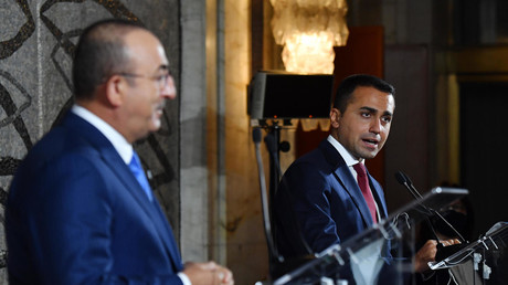 Türkischer Außenminister Çavuşoğlu: "Kein Waffenstillstand ohne Rückzug Armeniens"