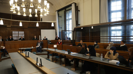 Gerichtssaal im Strafgericht Moabit vor dem Beginn des 