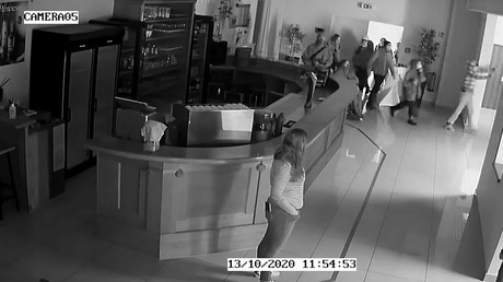 Kein Raum der AfD: Berliner Veranstalter-Ehepaar unter Beschuss – Gegner stürmen Hotel (Video)