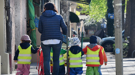"Kinder keine Infektionstreiber": Bundesfamilienministerin verspricht Regelbetrieb in Kitas