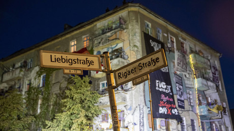Berlin: Feuer vor dem ehemals besetzten Haus "Liebig34"