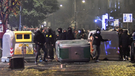 Proteste gegen Corona-Ausgangssperre in Neapel – Polizei setzt Tränengas ein