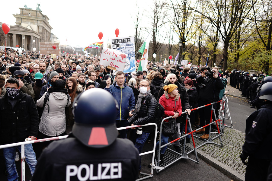 Demonstration gegen Änderungen am Infektionsschutzgesetz