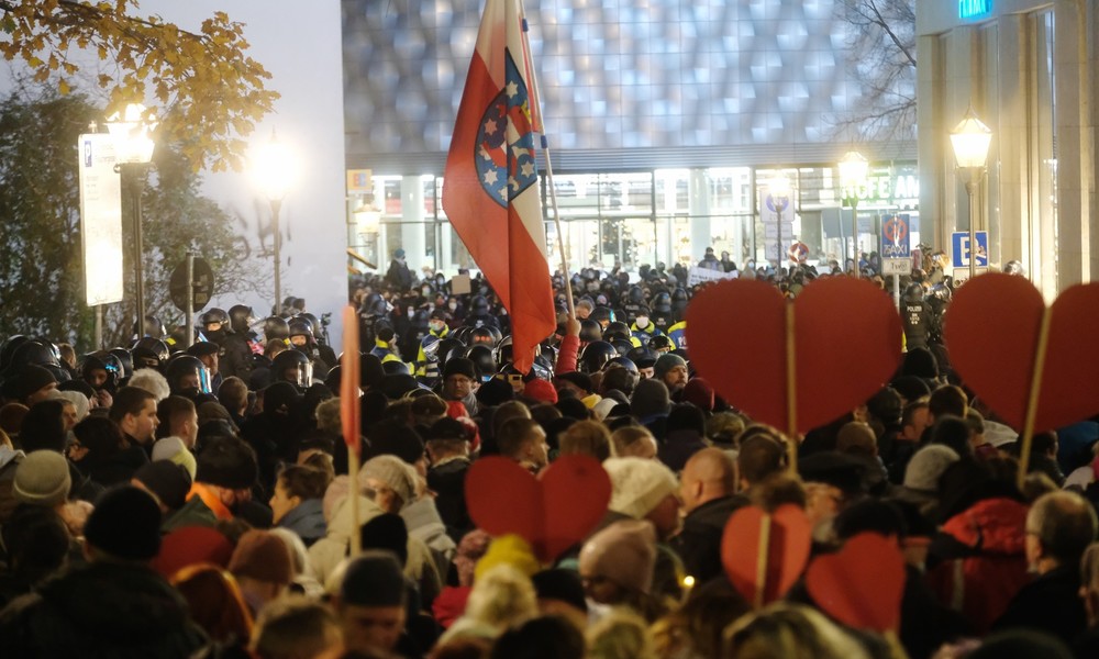 Video: Demo gegen Corona-Maßnahmen in Leipzig - "Widerstand, Widerstand"