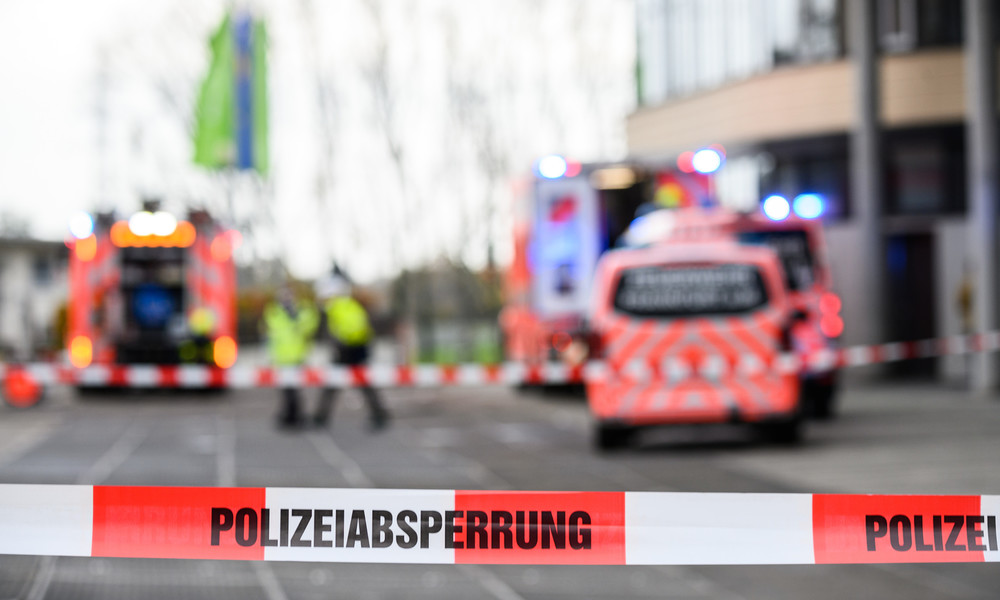 Frankfurt am Main: Auto fährt auf Bürgersteig – mindestens zwei Tote