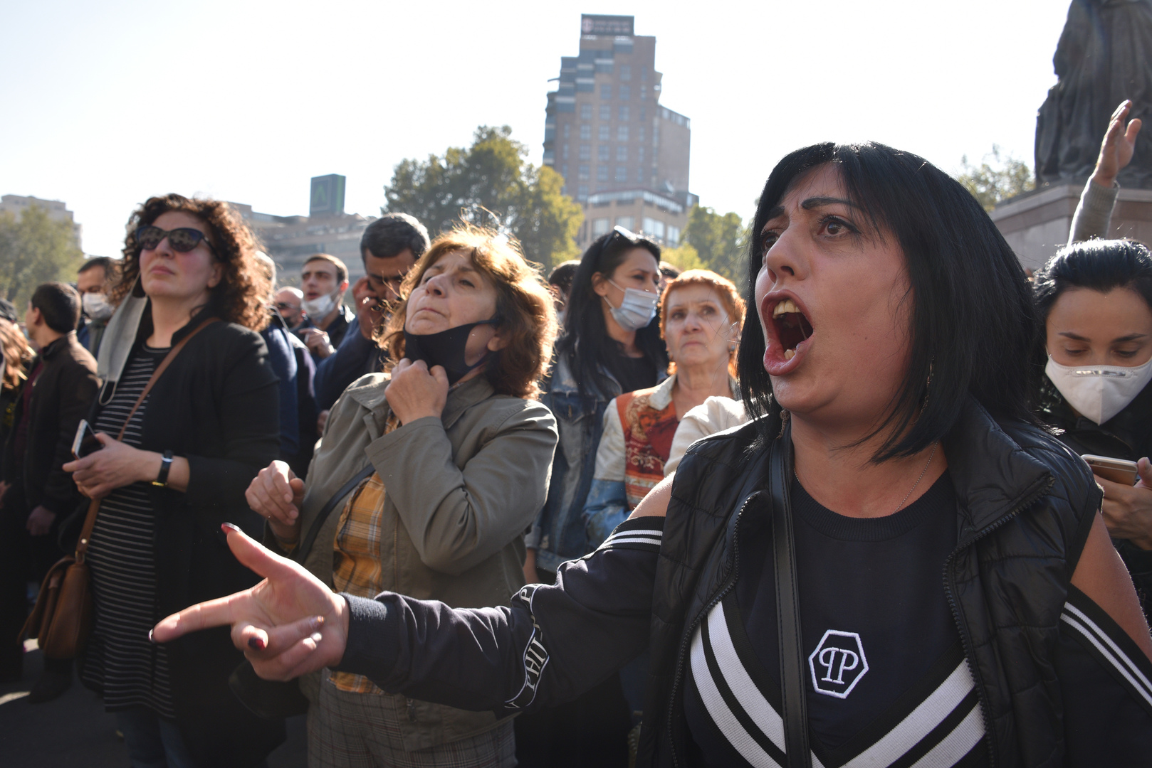 Armenien: Opposition fordert Rücktritt des Premiers – Gewalttätige Proteste gegen Friedenspakt