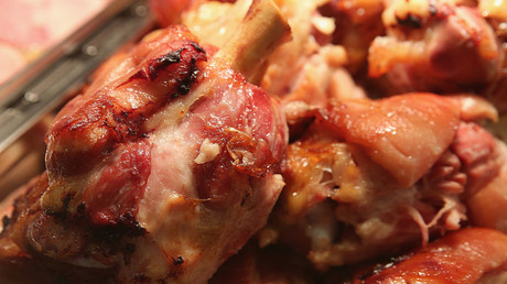 China: Schweinshaxe aus Bremen als Grund für neuen Corona-Fall?