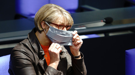 "Selbst an Grundschulen": Bildungsministerin Karliczek fordert Maskenpflicht im Unterricht