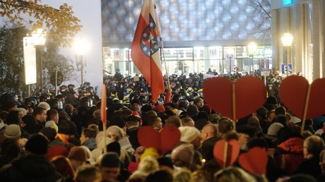 Video: Demo gegen Corona-Maßnahmen in Leipzig - "Widerstand, Widerstand"