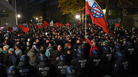 Nach Absage von Corona-Demo in Leipzig: Katz-und-Maus-Spiel von Demonstranten und Gegendemonstranten