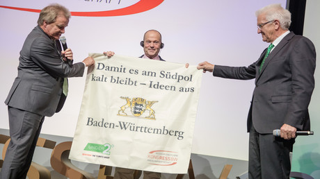 "Wasser predigen ..." – Grüner BaWü-Umweltminister beim Rasen mit 57 km/h über Tempolimit erwischt
