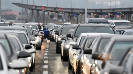 Lange Kolonnen an den Balkangrenzen: Trotz Corona fahren Tausende über Feiertage in die Heimat
