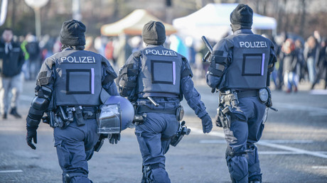 Gewerkschaft der Polizei: Versammlungen und Demos müssen verboten werden