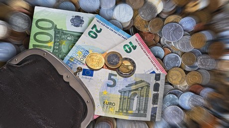 Was ändert sich 2021? Kindergeld, Soli, Plastikverbot, Krankenversicherung & Kastration von Ferkeln
