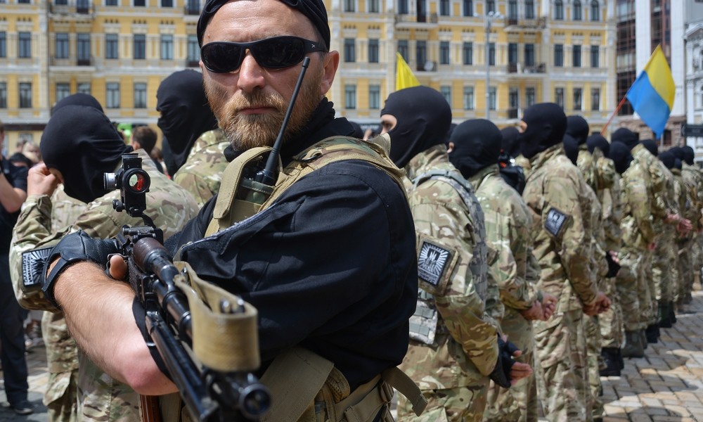 Time: Ukrainische Asow-Bewegung ist zur kampffأ¤higsten rechtsextremen Miliz weltweit aufgestiegen