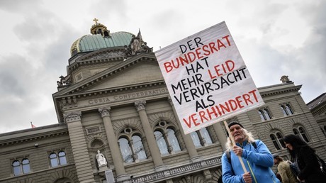 Volksabstimmung in der Schweiz: Kritiker der Corona-Maßnahmen wollen COVID-19-Gesetz kippen