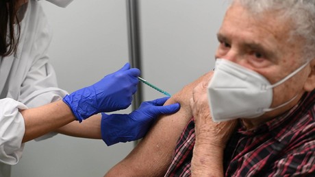 BioNTech/Pfizer-Impfstoff: Fehlende Evidenz für Wirksamkeit bei älteren Menschen