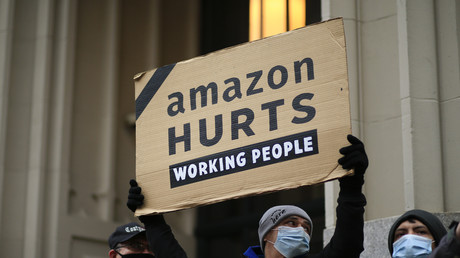 Politik vor Leben? Amazon wartete mit Angebot zu COVID-19-Impfstoffverteilung bis Bidens Antritt