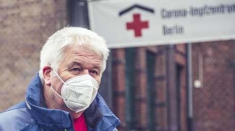 Ungenutzte AstraZeneca-Dosen: Impfzentren für alle öffnen? Berliner Impforganisator sagt: Nein!