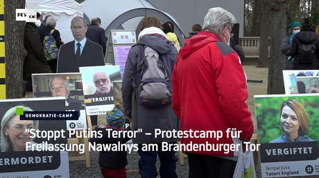Berlin: "Stoppt Putins Terror" – Protestcamp für Freilassung Nawalnys am Brandenburger Tor