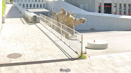 Rätselhafter Fall für katalanische Polizei: Mann in Dinosaurus-Statue tot aufgefunden
