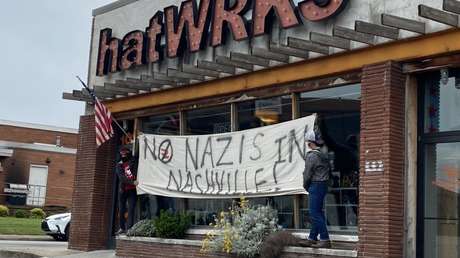 USA: Shitstorm gegen Hutladen, der mit Anti-Impf-Aufnäher im Stil des "Judensterns" warb