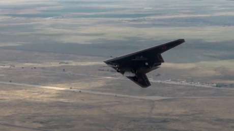 Der Schrecken der NATO: Die neue russische Stealth-Drohne Suchoi S-70 Ochotnik