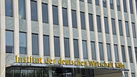 Institut der deutschen Wirtschaft: Deutsche sollen mehr arbeiten und weniger Urlaub machen