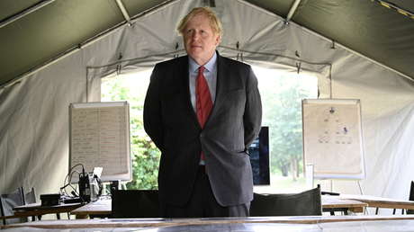 Zpráva: Boris Johnson sám objednal provokativní cestu HMS Defender od krymského pobřeží