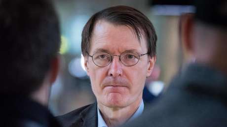 Lauterbach legt nach: UEFA "übernimmt die Verantwortung für zahlreiche Todesfälle"