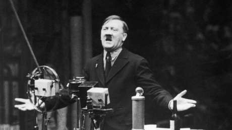 Anklage: 18-Jähriger aus USA bringt unerkannt Zitate von Adolf Hitler im Schuljahrbuch unter
