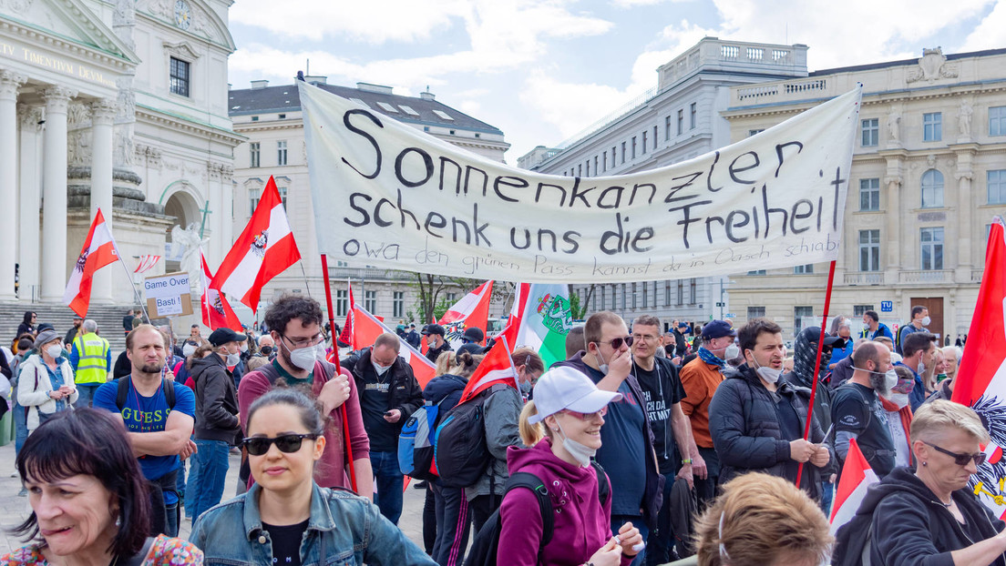 LIVE: Demonstration in Wien gegen Verschärfung der Corona-Maßnahmen in Österreich
