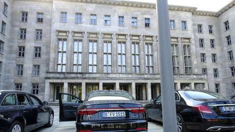 Verdacht auf Geldwäsche: Polizei und Staatsanwaltschaft durchsuchen mehrere Bundesministerien