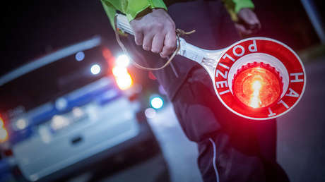 Geiselnahme in Reisebus: A9 komplett gesperrt – SEK nimmt mutmaßlichen Täter fest