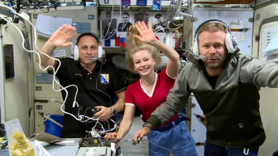 Nach weltweit erstem Spielfilm-Dreh im Weltall: Russisches Filmteam kehrt auf die Erde zurück