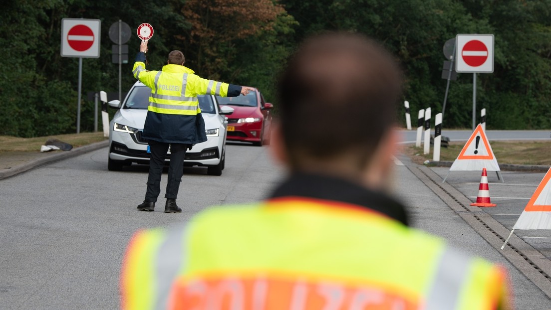 Polizeikontrolle an Grenze zu Polen: Drei Fahrer durchbrechen Polizeisperren mit gestohlenen Autos