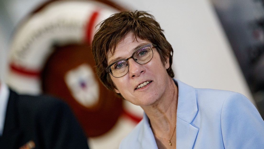 Kramp-Karrenbauer speaks out in favor of a nuclear threat against Russia