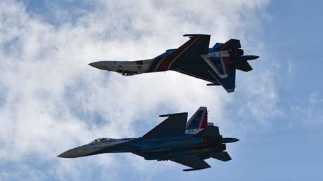 Russische Jäger eskortieren US-Kampfflugzeuge über Schwarzem Meer