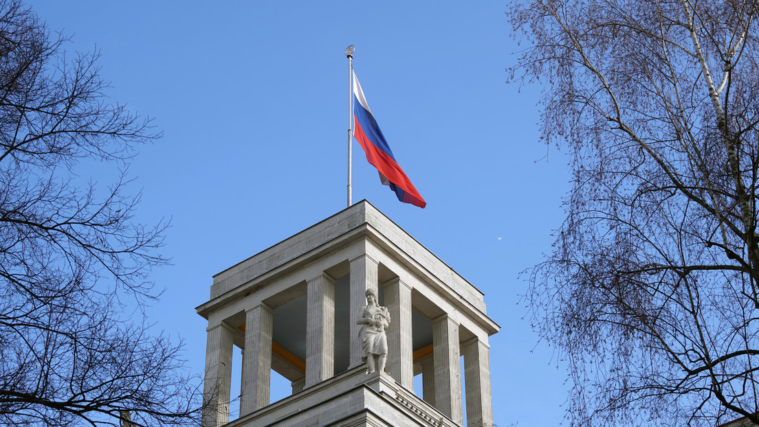 Sacharowa: Medienberichte über Tod eines russischen Diplomaten in Berlin sind Verschwörungstheorien