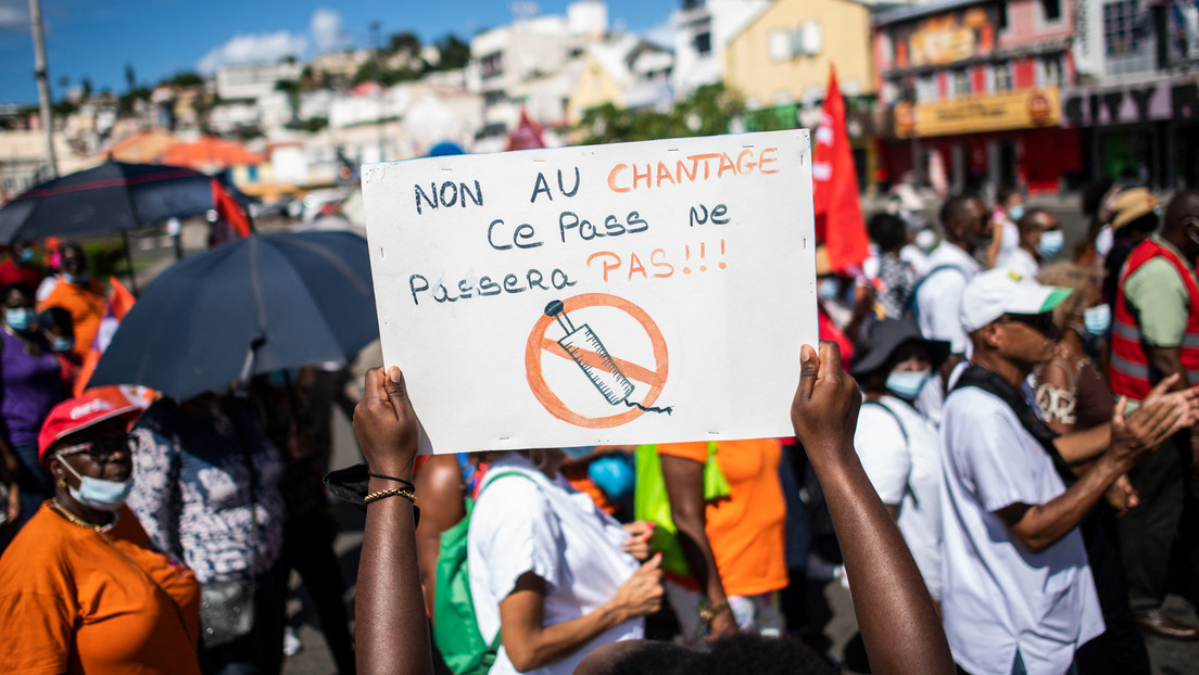 Corona-Proteste auf Martinique: Demonstranten schießen auf Polizei und Feuerwehr