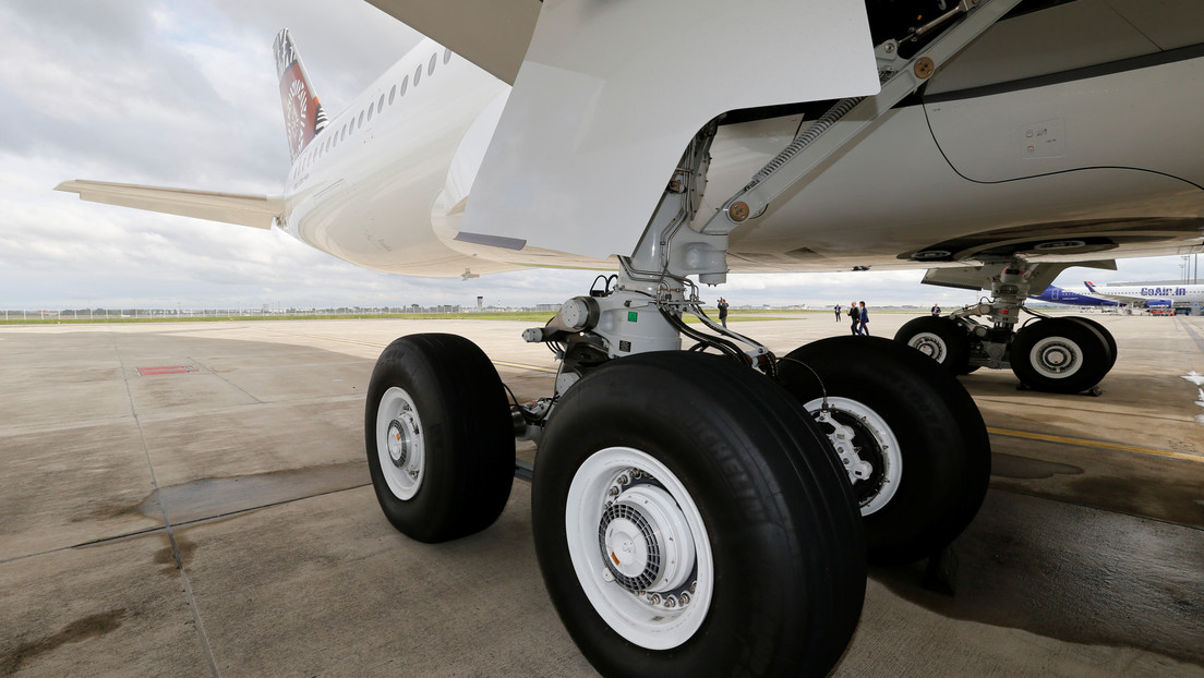 From Guatemala to Miami in the landing gear: stowaway survives dangerous flight