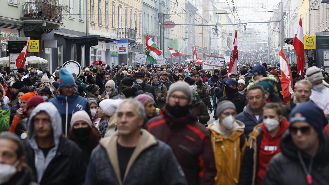 اتریش: نزدیک به 30000 نفر در گراتس علیه واکسیناسیون اجباری و اقدامات کرونا تظاهرات کردند.