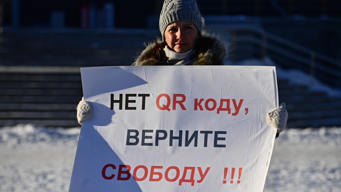 Impfgegner gegen Impfbefürworter: Rund 300 Teilnehmer an Corona-Protest in Jekaterinburg
