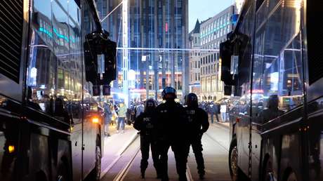 Tausende demonstrieren in Leipzig gegen Kretschmers Corona-Maßnahmen