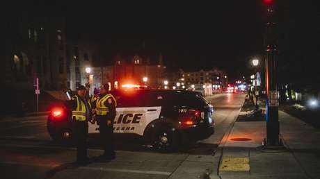 Auto fährt in Menschenmenge: Fünf Tote bei Straßenparade in USA