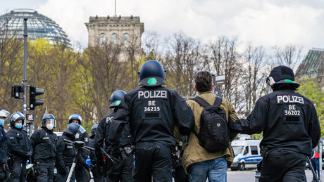 Berliner Gericht: Platzverweis bei zweifelhaftem Masken-Attest rechtskonform