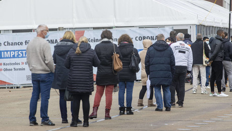 Arzt in Duisburg startet Weihnachts-Impfmarathon über 81 Stunden