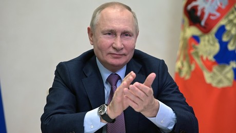 Putin über Nord-Stream-2-Gegner: Sie sägen den Ast ab, auf dem sie sitzen